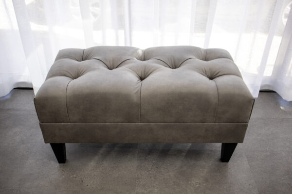 Tufted footstool bench seat